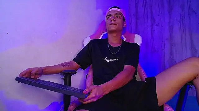 Show modela Dayron_leee na web-kameri