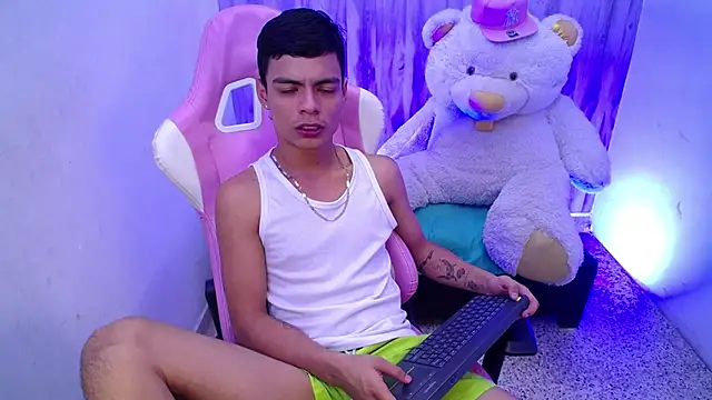 Show modela Dayron_leee na web-kameri