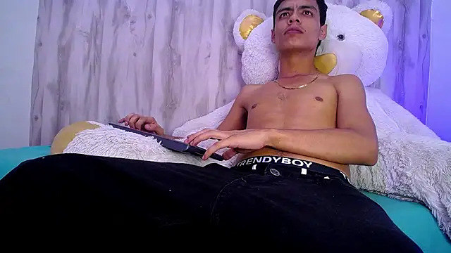 Show modela Dayron_leee na web-kameri