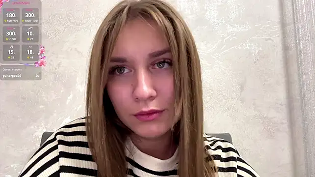 shakeitgirll Adlı Modelin Web Kamerası Şovu