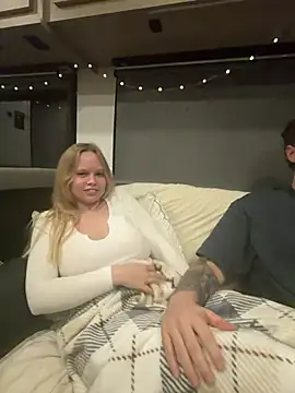 Sweetdivide's Webcam Show