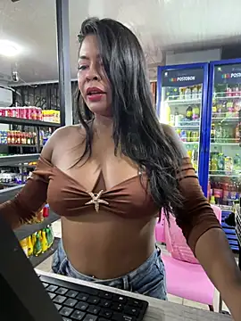 Anthonella_rousse Adlı Modelin Canlı XXX Sohbeti