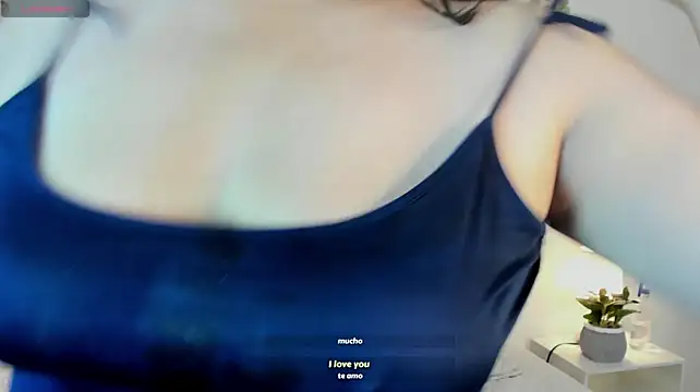 Chat +18 de Nicole_Beltran ao vivo