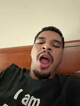 GrouchyMathew Show in webcam