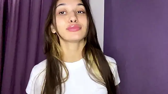 MelodyCarnillo Show in webcam