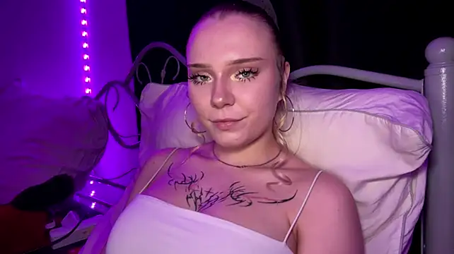 KyraBumbrayn Webbikameraesitys