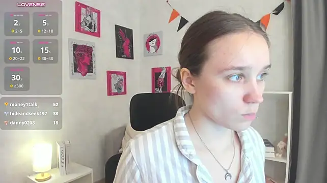XXX chat uživo modela foxy__boxy