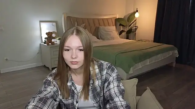 YuonneJoffe Live XXX-chat