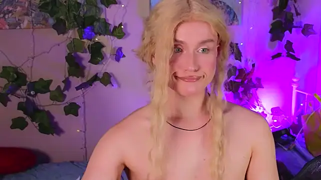 horny__doll Show in webcam