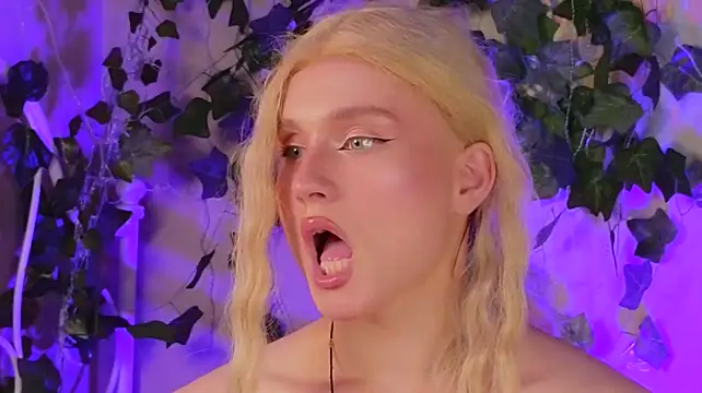Pokazy przed kamerką – horny__doll