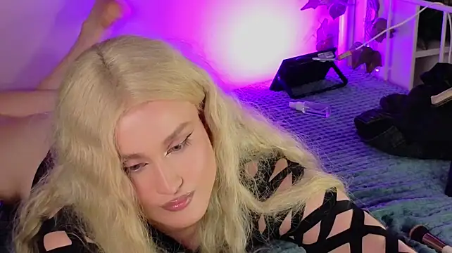 Webkamerová show horny__doll