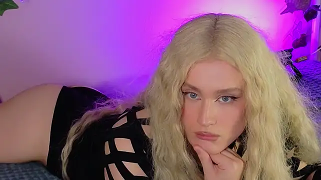 horny__doll's Webcam Show