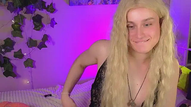 horny__doll Show in webcam
