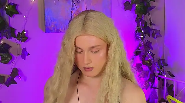 horny__doll's Webcam Show
