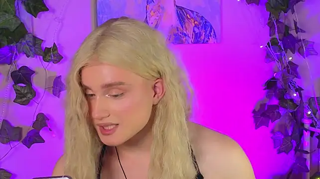 Pokazy przed kamerką – horny__doll