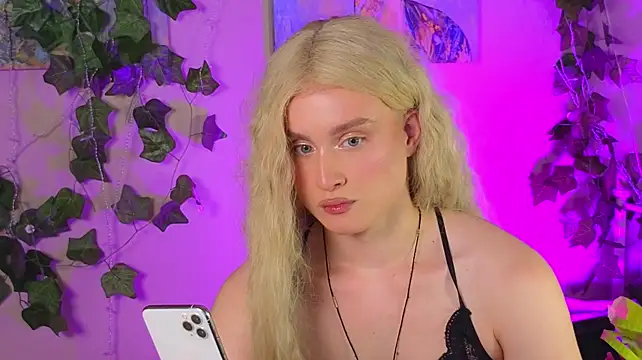 Pokazy przed kamerką – horny__doll