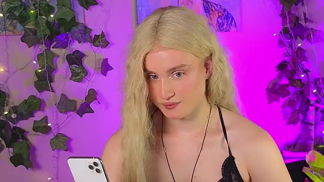 Вебкам-шоу horny__doll