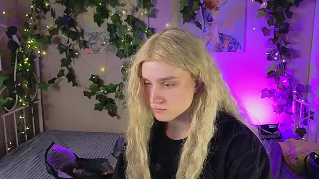 horny__doll webkamerás műsora