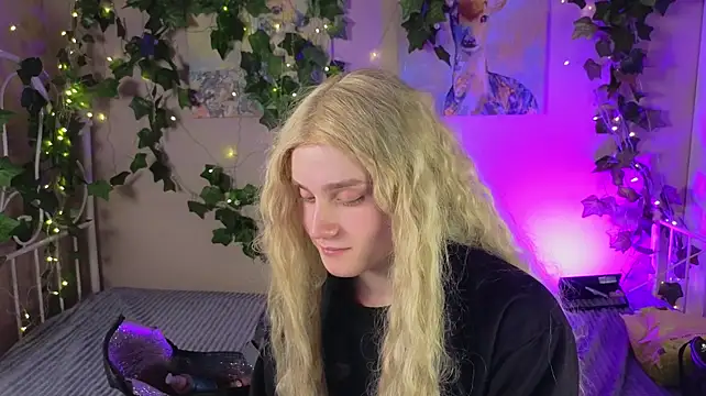 horny__doll's Webcam Show