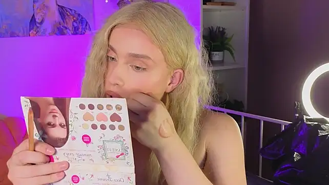 Pokazy przed kamerką – horny__doll