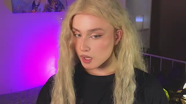 Pokazy przed kamerką – horny__doll