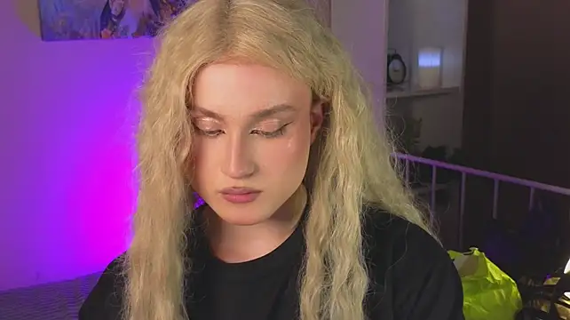 horny__doll: διαδικτυακό σόου στην κάμερα