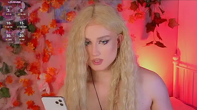 הופעת וובקאם של horny__doll