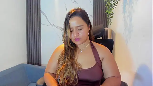ElaBournn_ Show in webcam