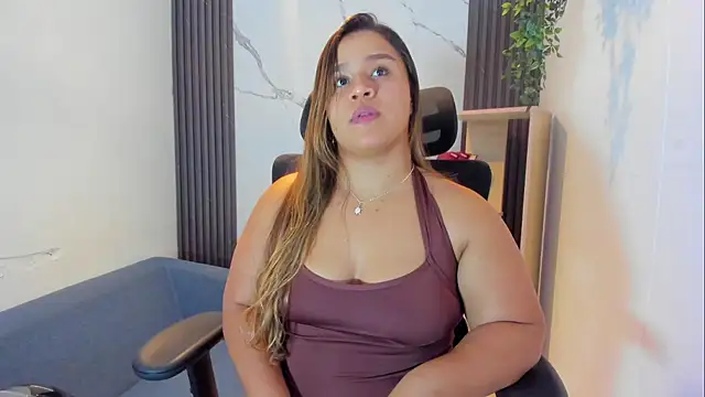Chat XXX en directo de ElaBournn_