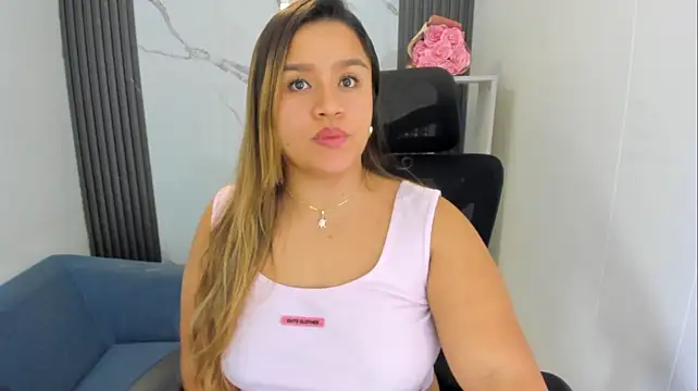 Онлайн чат XXX ElaBournn_