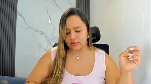 ElaBournn_ Show in webcam