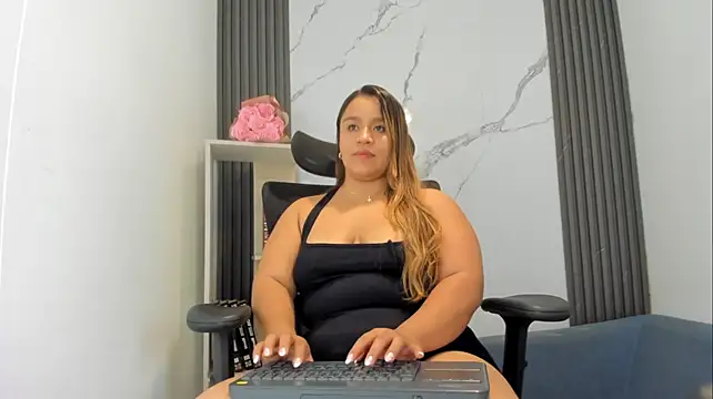 הופעת וובקאם של ElaBournn_