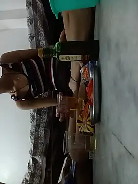 RaniX69fuck: διαδικτυακό σόου στην κάμερα