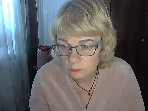 Mia_Olivia25 Show in webcam