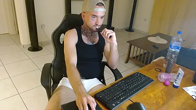 adriano_phox Webcam-Show