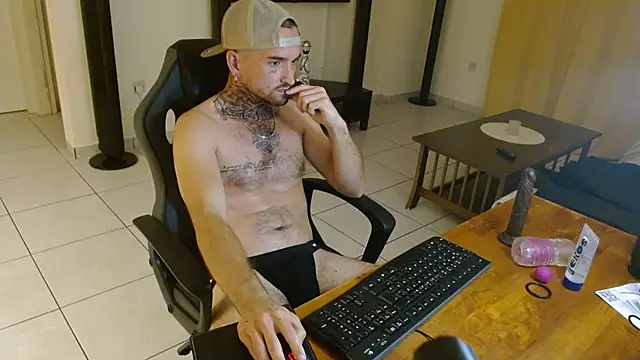 adriano_phox Webcamshow