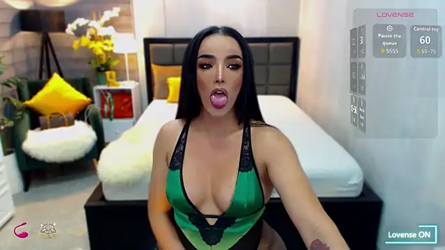 Show modela ThaliaSexGoddes na web-kameri