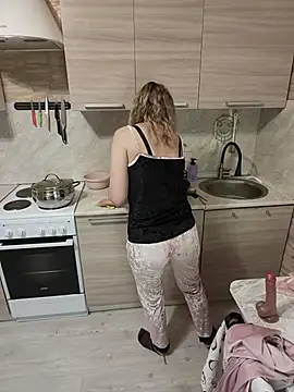 XXX chat uživo modela MilaCrazyBlonde