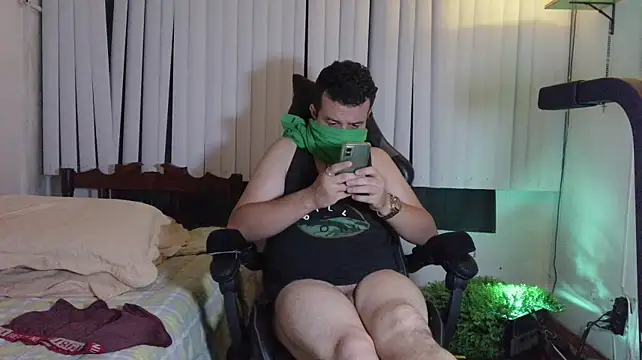 OliveGreenSecret Webcamshow