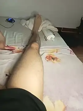 Love_mistzihot: διαδικτυακό σόου στην κάμερα