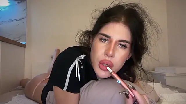 KarolineFoxy Show in webcam