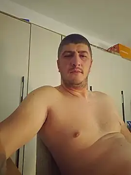 babyboy_31: διαδικτυακό σόου στην κάμερα