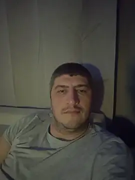 babyboy_31: διαδικτυακό σόου στην κάμερα