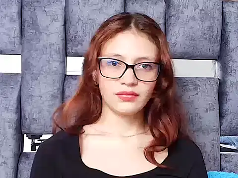 LARICSABLUE18: διαδικτυακό σόου στην κάμερα