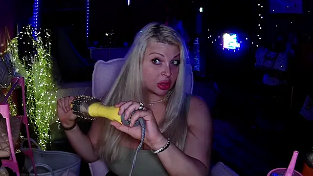 theblondiebunny's Webcam Show