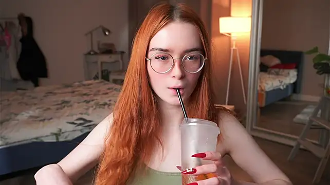 Gummymila: онлайн-секс-чат