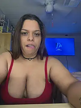 Traviesita11's Webcam Show