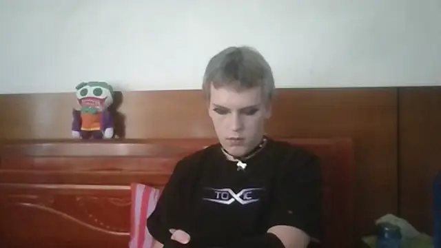 cute_tosha Show in webcam