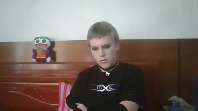 cute_tosha Show in webcam