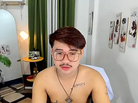 GabinJuicyHugeCock 网络视讯表演